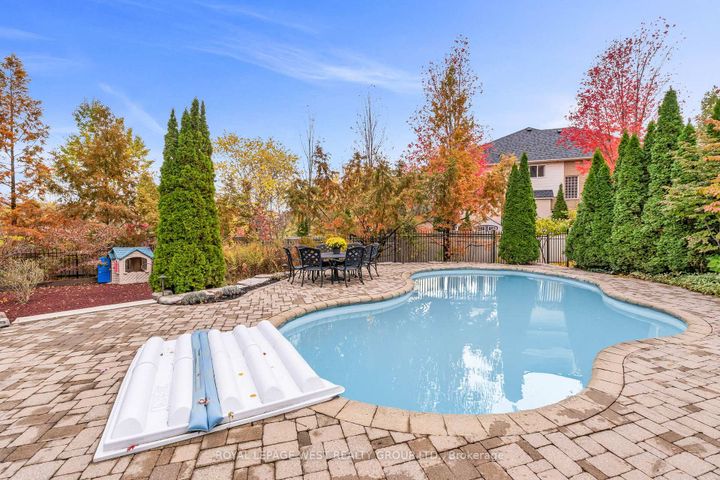 Photo 33 at 35 Playfair Court, Ancaster, Hamilton