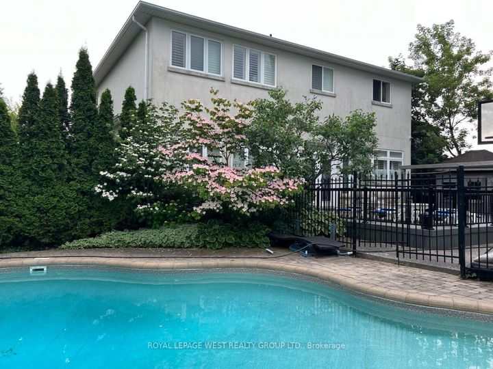 Photo 37 at 35 Playfair Court, Ancaster, Hamilton