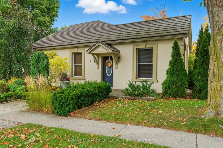 Photo 1 at 2 Union Street, Waterdown, Hamilton
