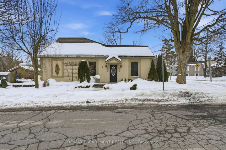 Photo 3 at 2 Union Street, Waterdown, Hamilton