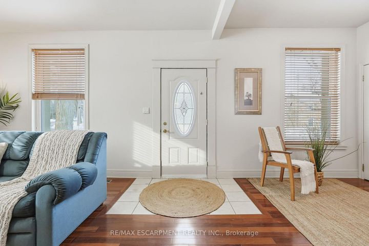 Photo 5 at 2 Union Street, Waterdown, Hamilton