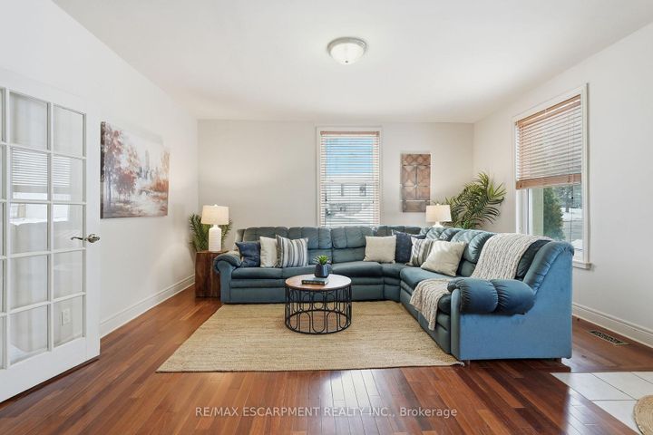 Photo 6 at 2 Union Street, Waterdown, Hamilton