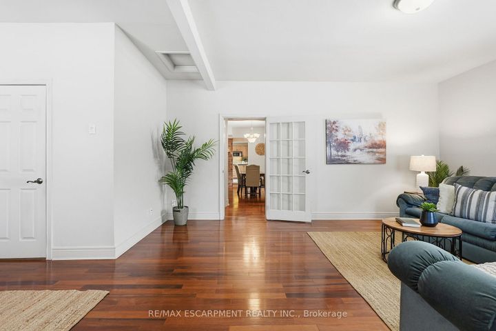 Photo 7 at 2 Union Street, Waterdown, Hamilton