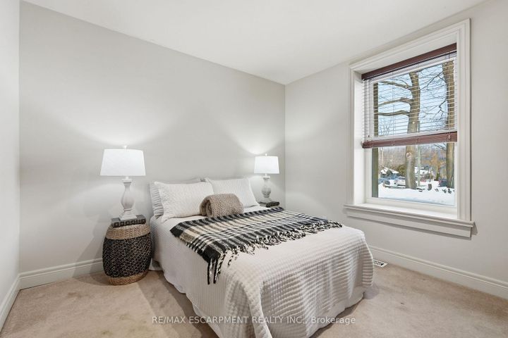 Photo 9 at 2 Union Street, Waterdown, Hamilton