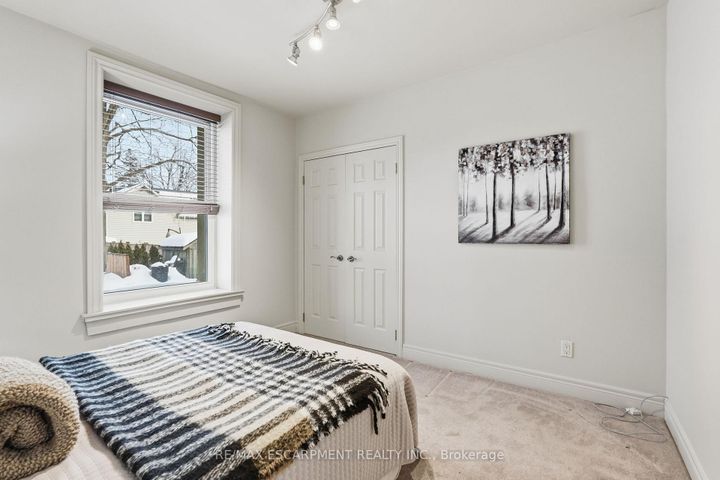 Photo 11 at 2 Union Street, Waterdown, Hamilton