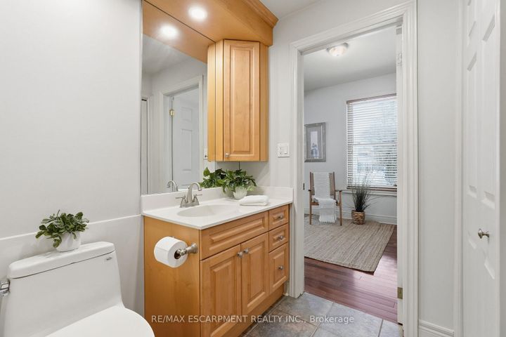 Photo 14 at 2 Union Street, Waterdown, Hamilton