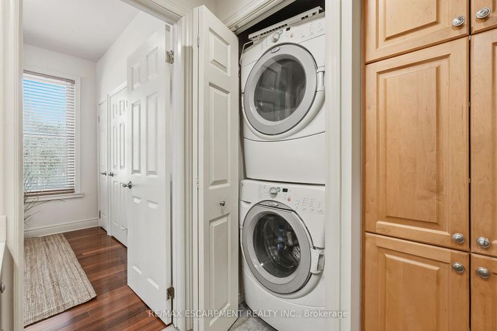 Photo 15 at 2 Union Street, Waterdown, Hamilton