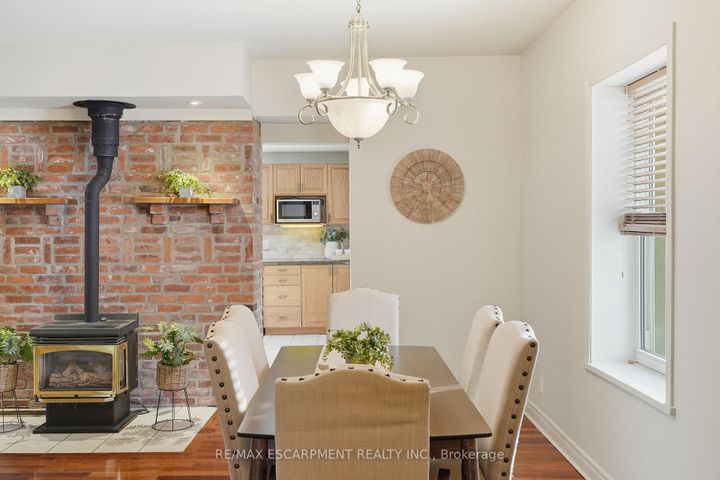 Photo 16 at 2 Union Street, Waterdown, Hamilton