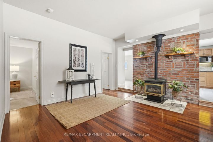 Photo 18 at 2 Union Street, Waterdown, Hamilton