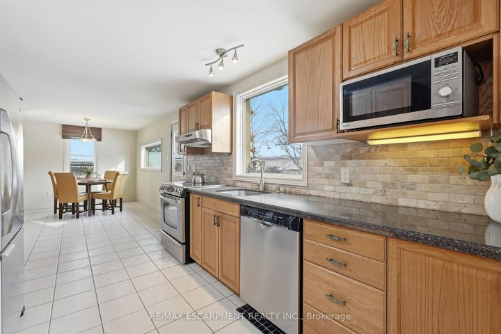 Photo 21 at 2 Union Street, Waterdown, Hamilton