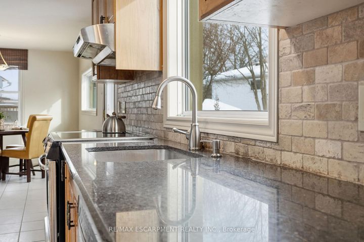 Photo 22 at 2 Union Street, Waterdown, Hamilton