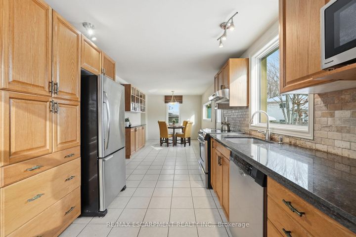 Photo 23 at 2 Union Street, Waterdown, Hamilton