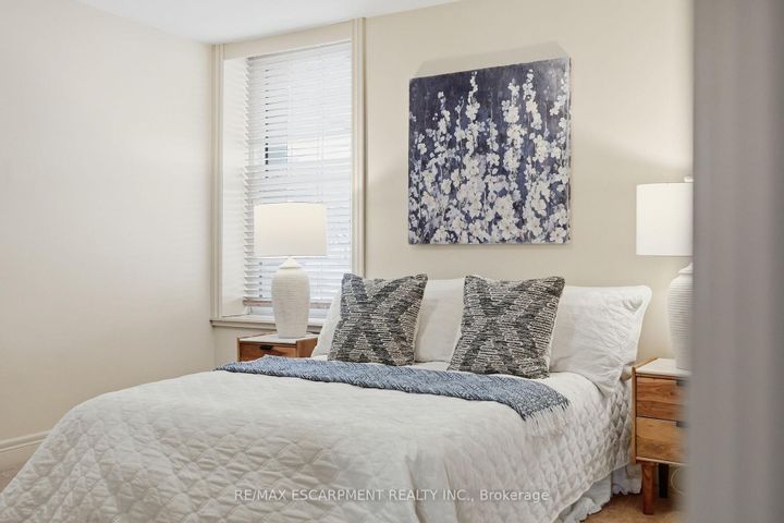 Photo 27 at 2 Union Street, Waterdown, Hamilton