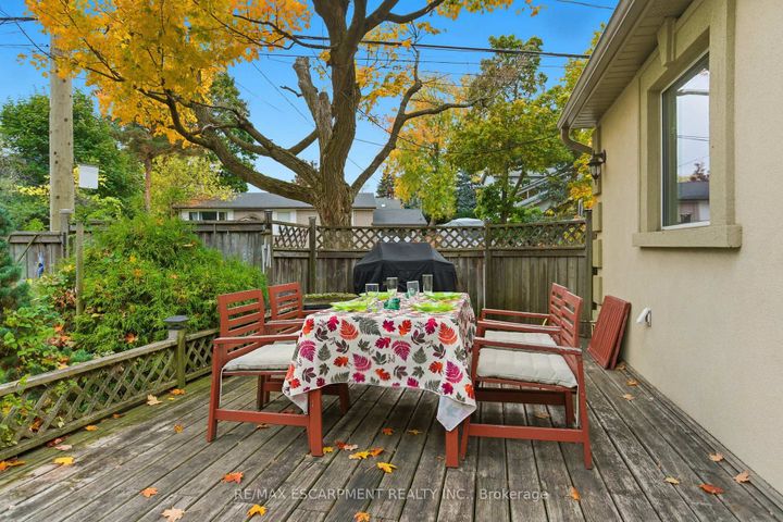 Photo 32 at 2 Union Street, Waterdown, Hamilton