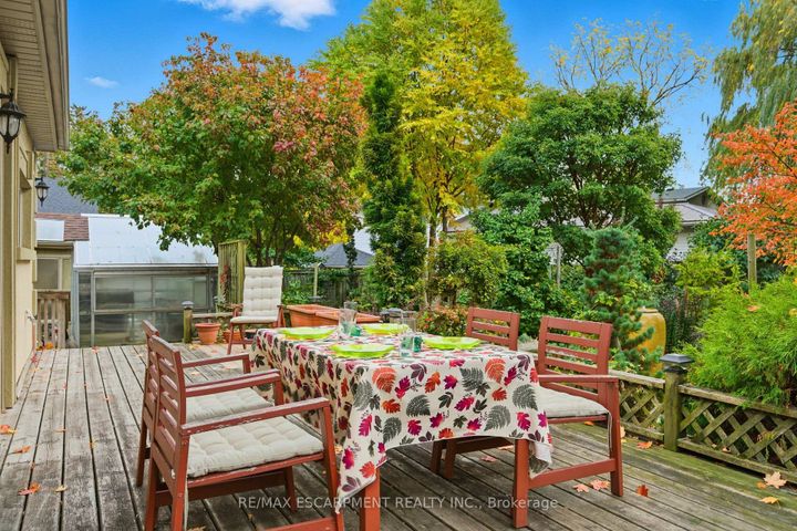 Photo 33 at 2 Union Street, Waterdown, Hamilton