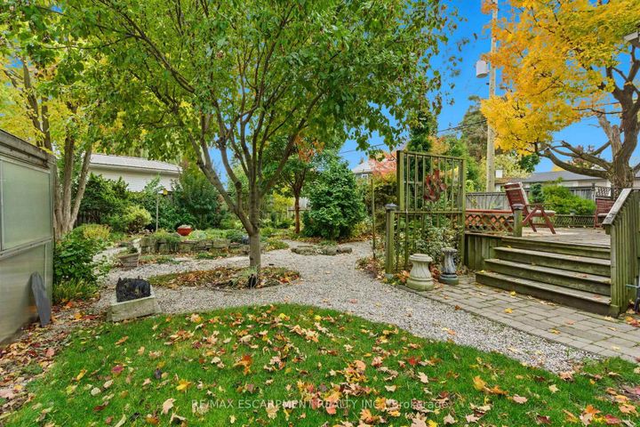 Photo 34 at 2 Union Street, Waterdown, Hamilton