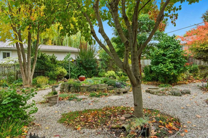 Photo 35 at 2 Union Street, Waterdown, Hamilton