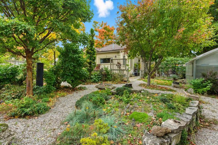 Photo 39 at 2 Union Street, Waterdown, Hamilton