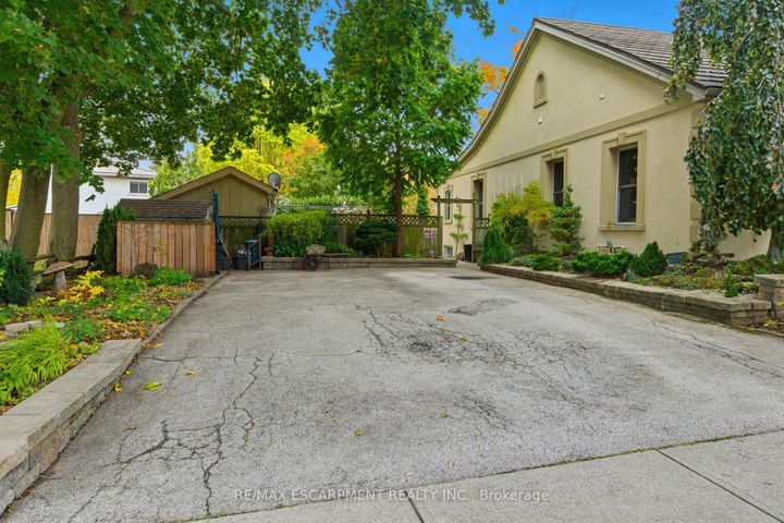 Photo 40 at 2 Union Street, Waterdown, Hamilton