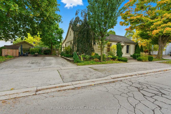 Photo 41 at 2 Union Street, Waterdown, Hamilton