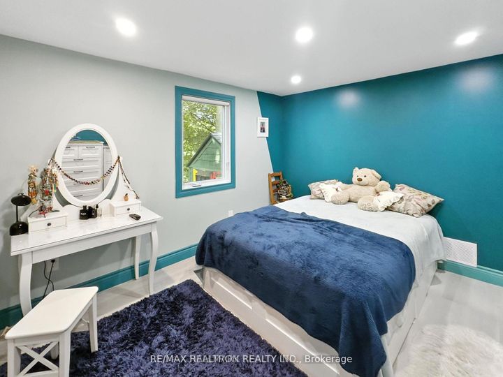 Photo 14 at 757 Srigley Street, College Manor, Newmarket