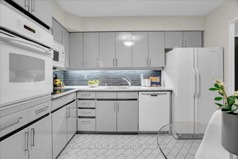 Photo 7 at 303 - 350 Lonsdale Road, Forest Hill South, Toronto