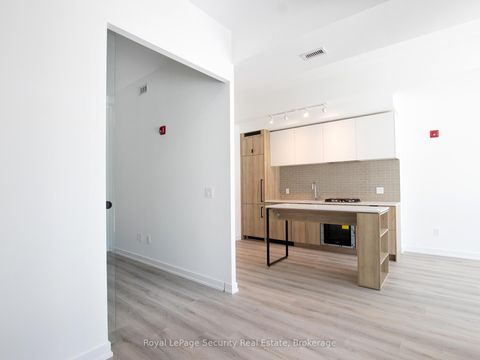 Photo 5 at 104 - 722 Marlee Avenue, Glen Park, Toronto