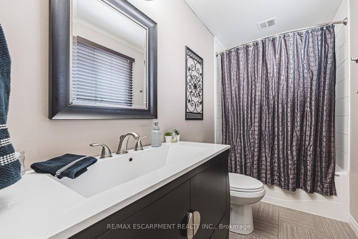 Photo 15 at 28 Munn Street, Raleigh, Hamilton