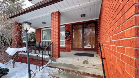 Photo 2 at 94 Madawaska Avenue, Newtonbrook East, Toronto