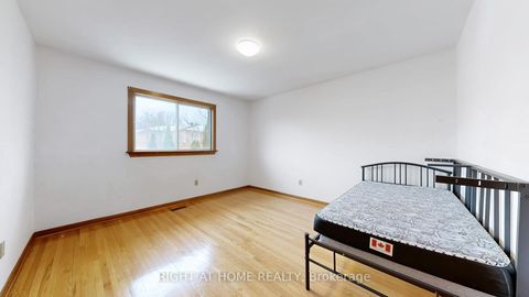 Photo 21 at 94 Madawaska Avenue, Newtonbrook East, Toronto