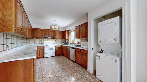 Photo 33 at 94 Madawaska Avenue, Newtonbrook East, Toronto