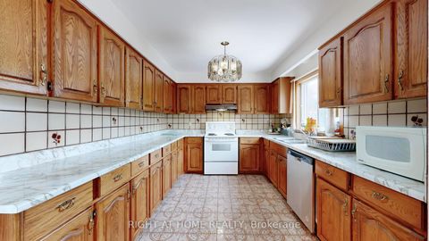 Photo 34 at 94 Madawaska Avenue, Newtonbrook East, Toronto