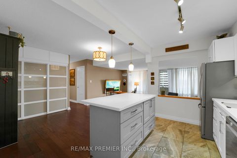 Photo 10 at 904 - 250 Scarlett Road, Smythe, Toronto