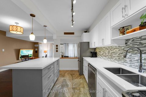 Photo 11 at 904 - 250 Scarlett Road, Smythe, Toronto