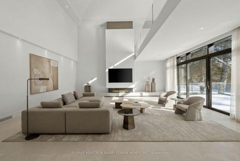 Photo 5 at 103 Old Colony Road, Windfields, Toronto