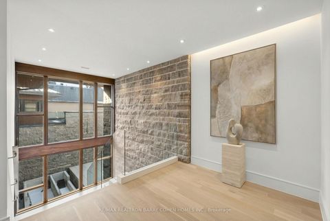 Photo 7 at 103 Old Colony Road, Windfields, Toronto