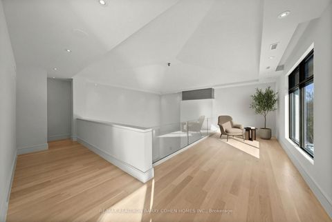 Photo 13 at 103 Old Colony Road, Windfields, Toronto