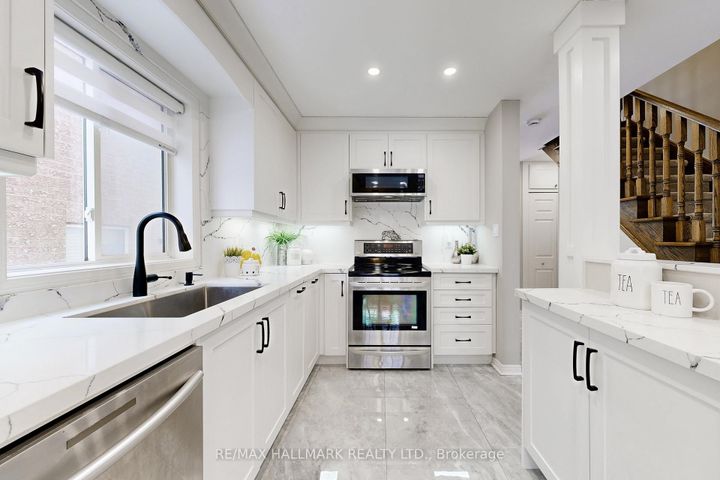 Photo 10 at 129 Knapton Drive, Woodland Hill, Newmarket