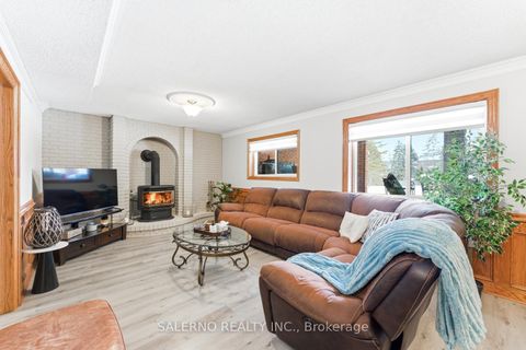 Photo 35 at 118 Torran Road, Islington Woods, Vaughan