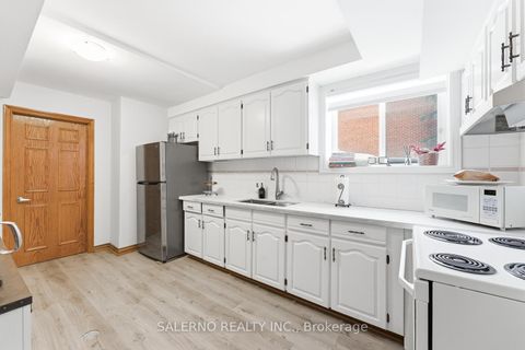 Photo 36 at 118 Torran Road, Islington Woods, Vaughan