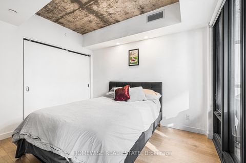 Photo 8 at 1009 - 111 Bathurst Street, Waterfront Communities C1, Toronto