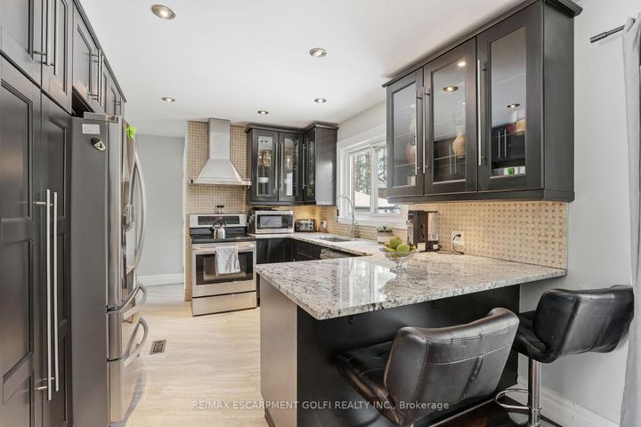 Photo 6 at 7 Piott Court, Stoney Creek, Hamilton