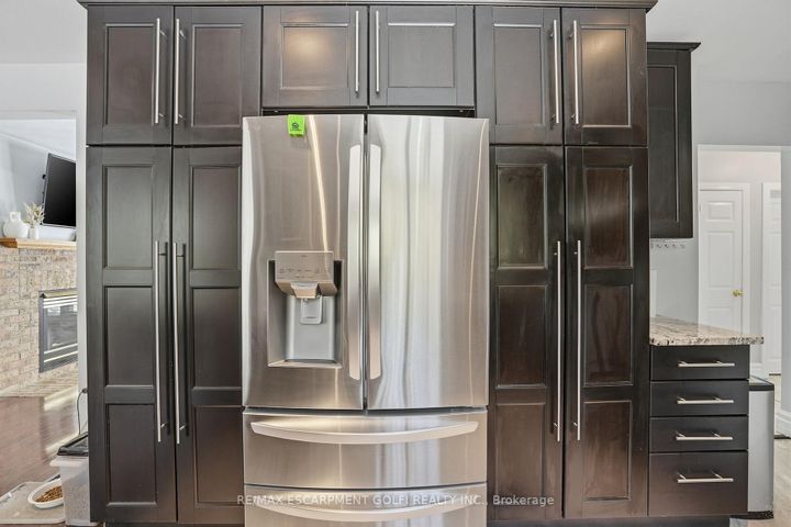 Photo 7 at 7 Piott Court, Stoney Creek, Hamilton