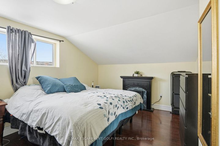 Photo 13 at 7 Piott Court, Stoney Creek, Hamilton