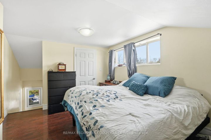 Photo 14 at 7 Piott Court, Stoney Creek, Hamilton