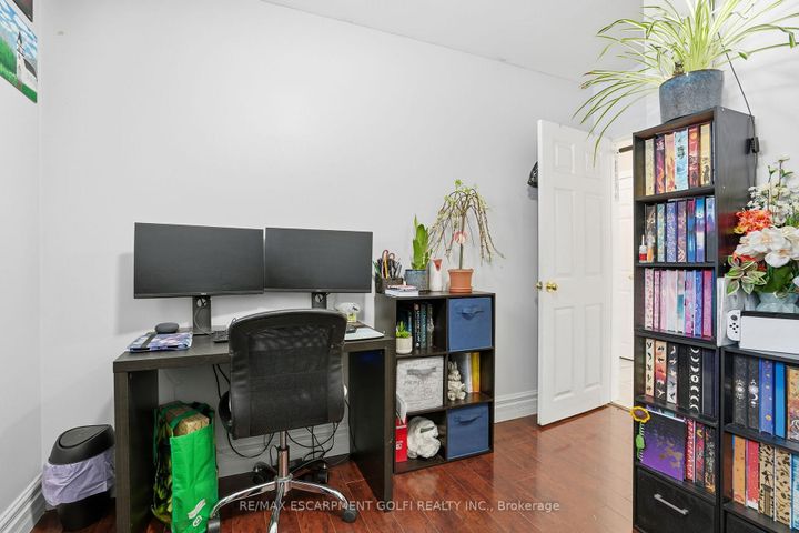 Photo 16 at 7 Piott Court, Stoney Creek, Hamilton