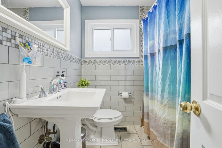 Photo 17 at 7 Piott Court, Stoney Creek, Hamilton