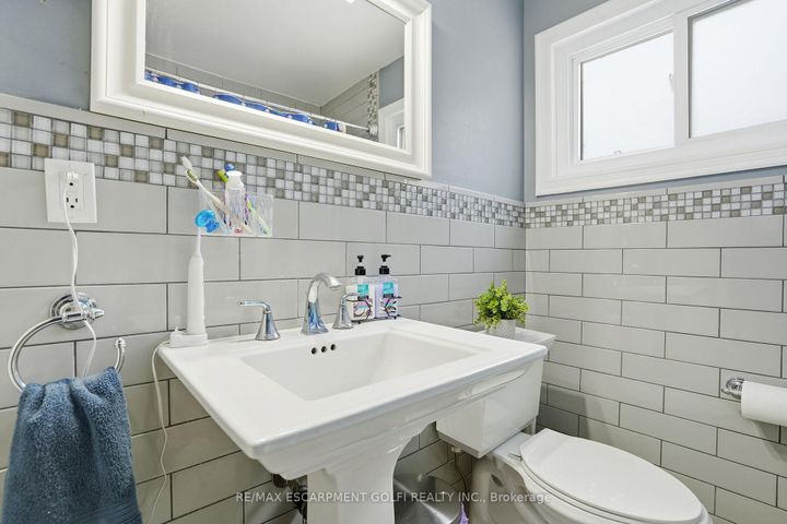 Photo 18 at 7 Piott Court, Stoney Creek, Hamilton