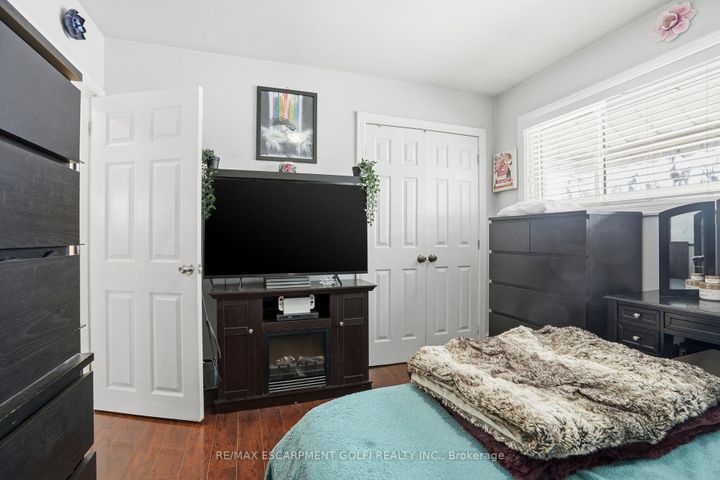 Photo 20 at 7 Piott Court, Stoney Creek, Hamilton