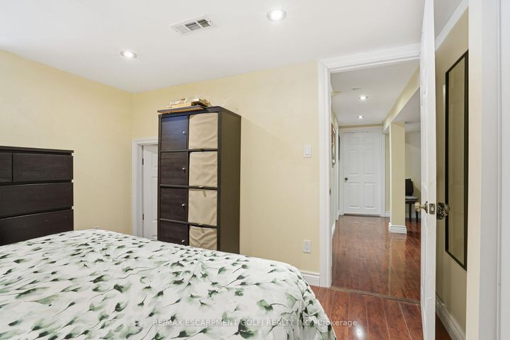 Photo 22 at 7 Piott Court, Stoney Creek, Hamilton